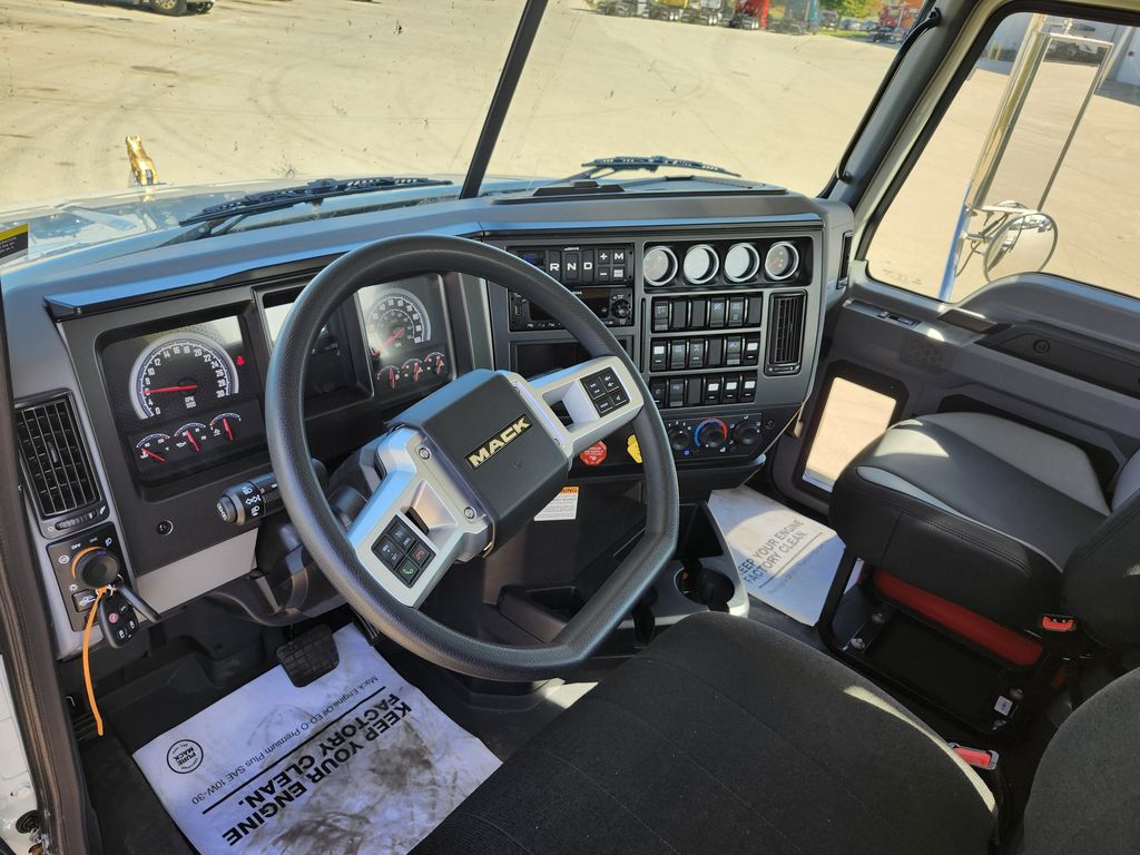Slide images of 2027 MACK GR84B
