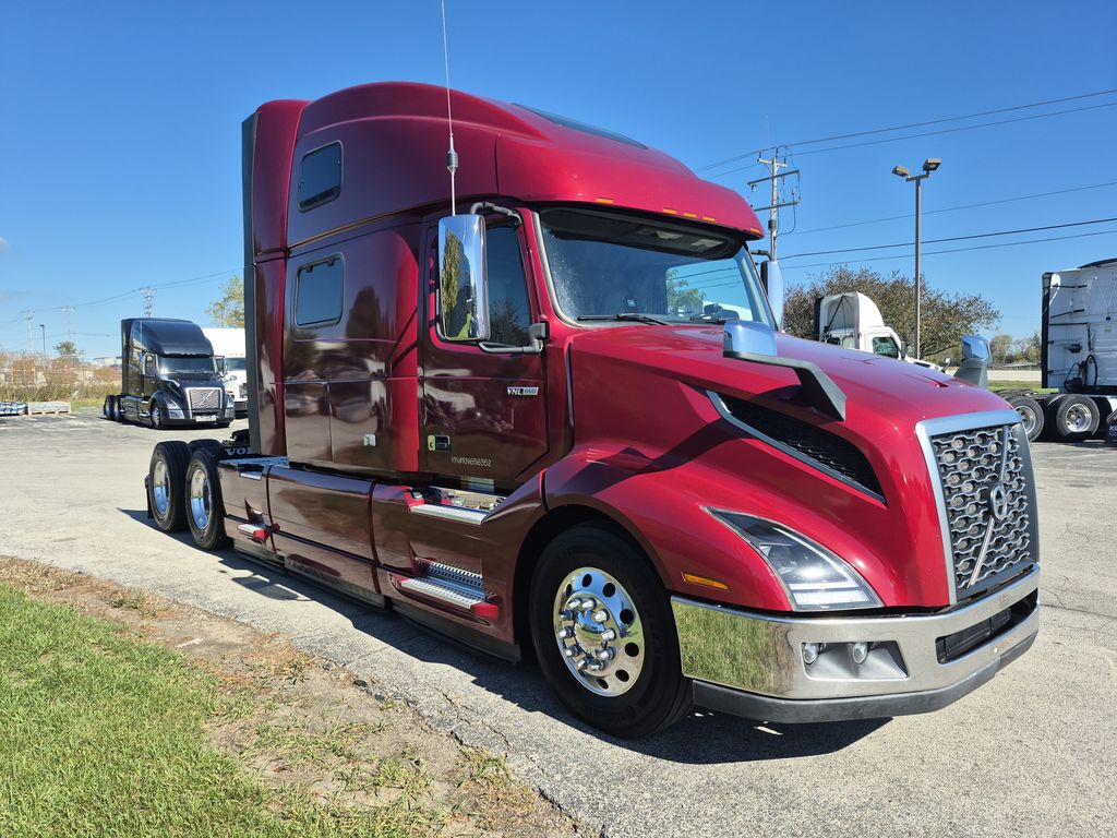 Slide images of 2024 VOLVO VNL64T860