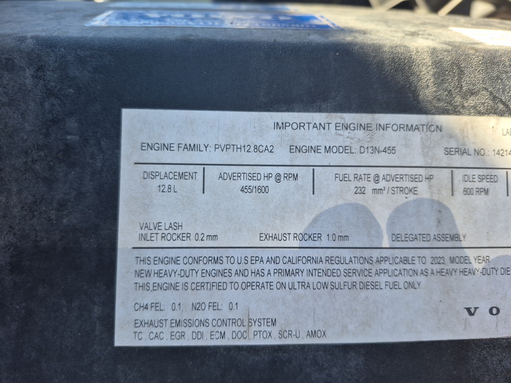 Slide images of 2024 VOLVO VNL64T860