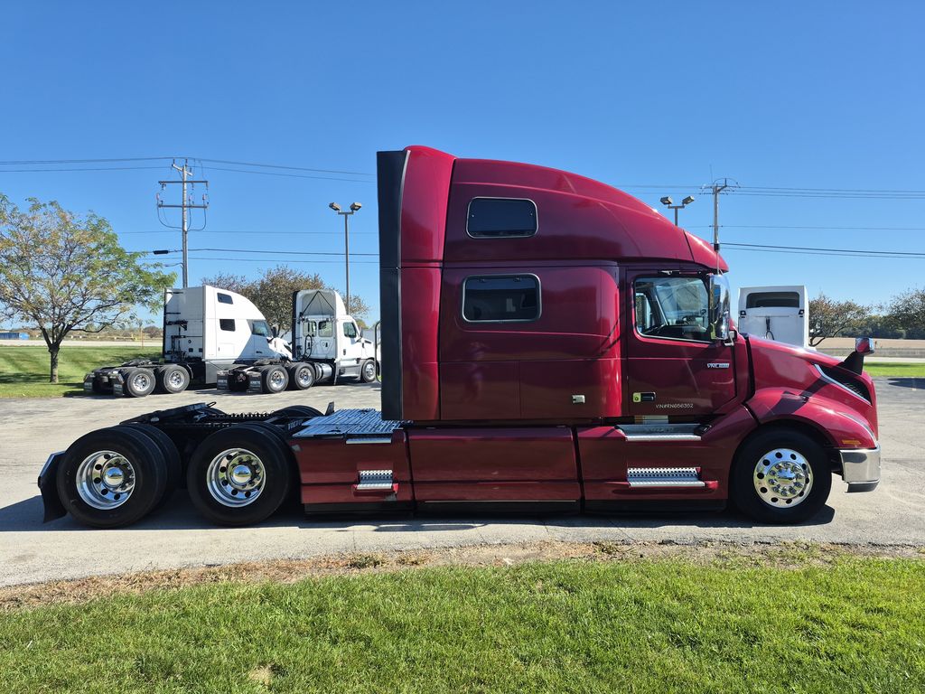 Slide images of 2024 VOLVO VNL64T860