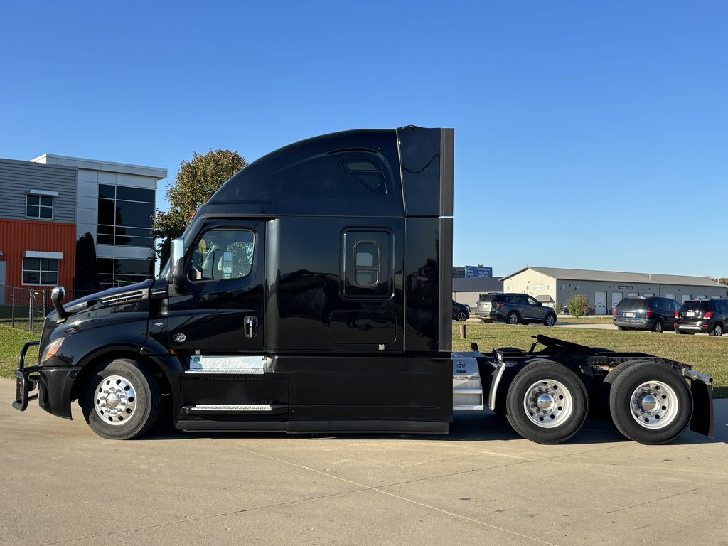 Slide images of 2022 FREIGHTLINER CA126