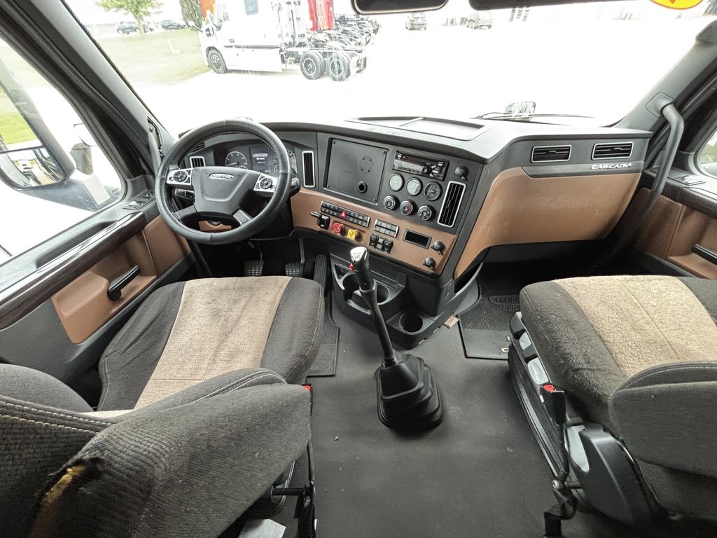 Slide images of 2022 FREIGHTLINER CA126