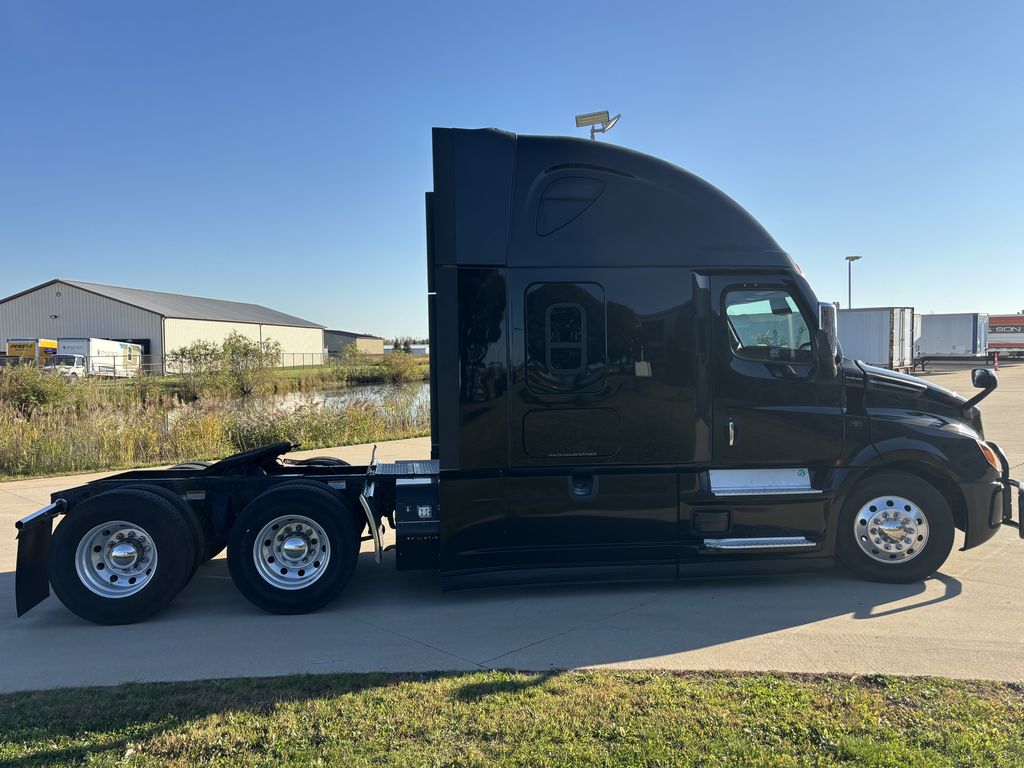 Slide images of 2022 FREIGHTLINER CA126