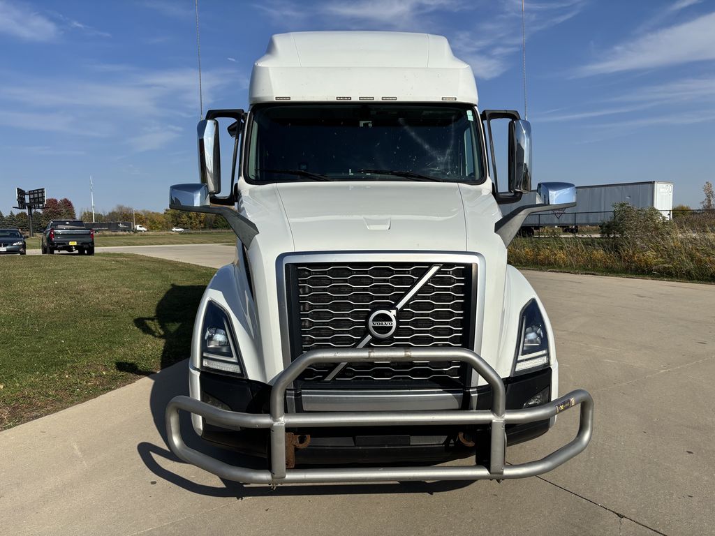 Slide images of 2020 VOLVO VNL64T760