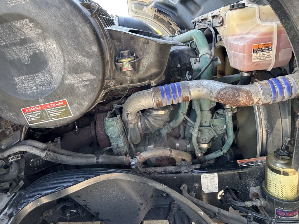 Slide images of 2020 VOLVO VNL64T760