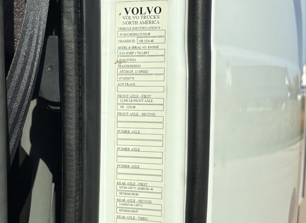 Slide images of 2020 VOLVO VNL64T760